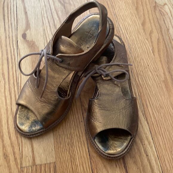 P. Monjo sz EU 38 crinkle gold bronze tie sandals hood pre owned condition - Picture 4 of 7